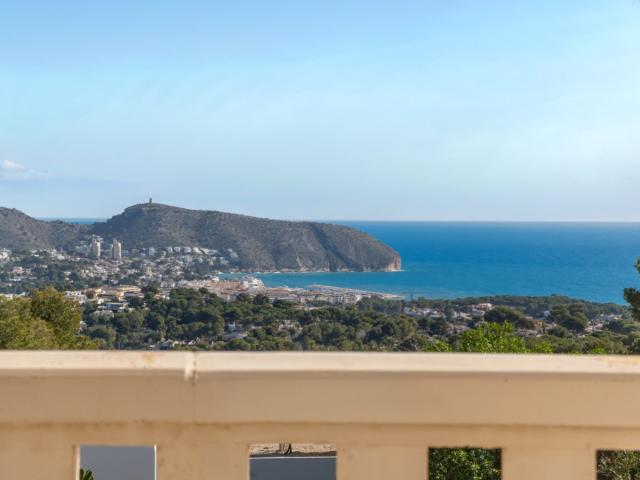 Espaciosa villa con vista al mar de 5 dormitorios cerca de t. 201m² Moraira