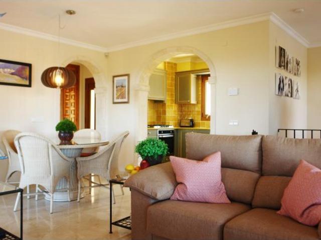 Espaciosa villa con vistas al mar y montaña en La Sella, Denia