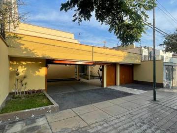 Espaciosa y Céntrica Casa con Piscina, Córpac – San Isidro