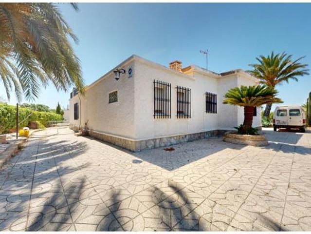 ESPECIAL Y EXCELENTE CHALET A TAN SOLO UNOS PASOS DE LA UNIVERSIDAD MIGUEL HERNANDEZ ELCHE