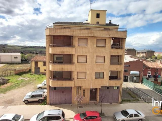 ¡ ESPECIAL INVERSORES! SE VENDE CASA COMPLETA CON PAJAR TRASERO EN EL CENTRO DE LA CIUDAD