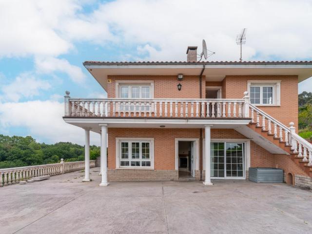 ¡Espectacular Casa Unifamiliar de 6 hab. con Sauna y Finca de más de 5.000 m²!