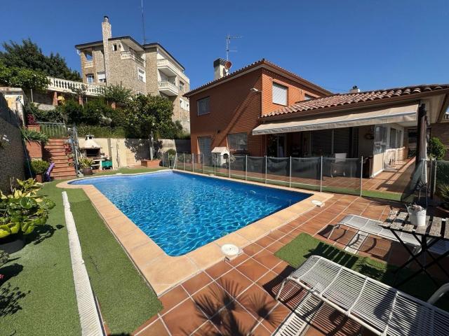 ESPECTACULAR CASA A LA VENTA EN SANT BOI DE LLOBREGAT