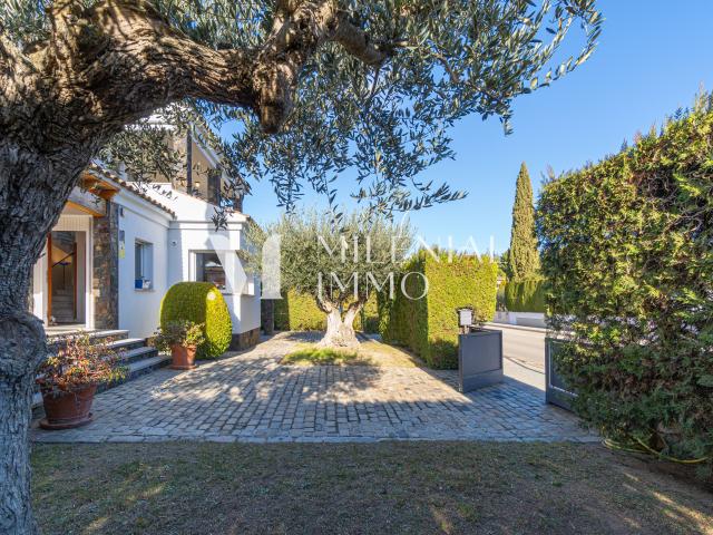 Espectacular casa a 4 vientos ubicada en una de las mejores zonas residenciales de Castelló d'Empúries