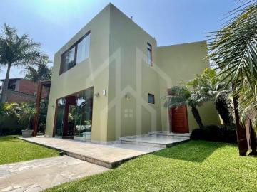 Espectacular Casa con Jardines en Venta en La Planicie