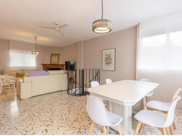 ESPECTACULAR CASA CON LICENCIA TURISTICA EN HUETOR SANTILLAN