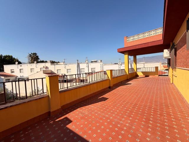 Espectacular casa con parcela en Huércal de Almería