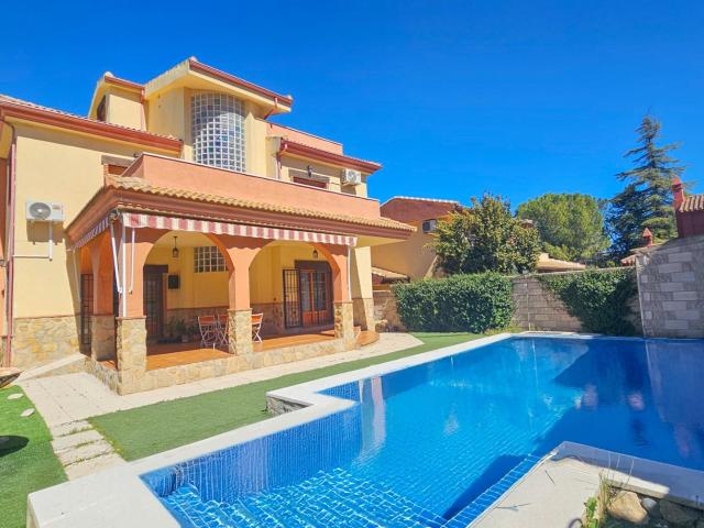 Espectacular casa con piscina y amplios espacios en Los Villares
