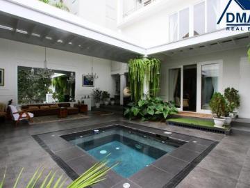 Espectacular casa con Piscina y patio Ideal casa para familias grandes, embajadas y ejecutivos