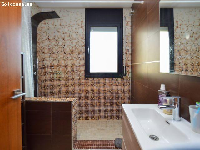 Espectacular casa construïda lany 2017, amb 290 m² sobre una parcel·la de 1.200