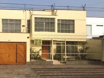 ESPECTACULAR Casa de 300 Mt2 de 2 Pisos, Calle Océano Pacifico Cuadra 2, Urb. Neptuno Surco