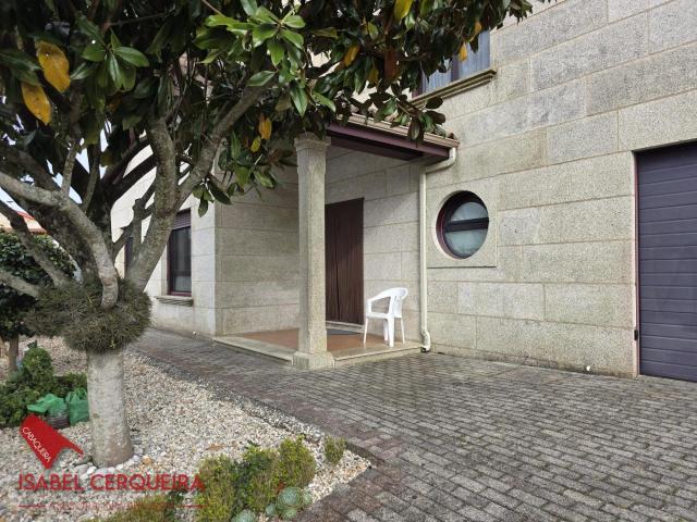 Espectacular casa de piedra con jardín privado y encanto rústico en Tomiño