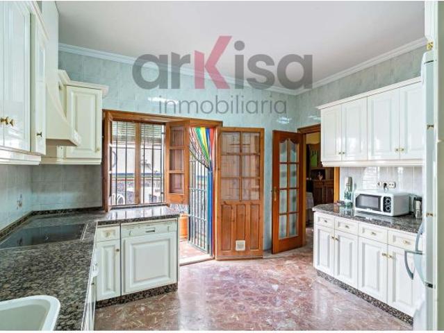 Espectacular Casa Dúplex con Huerto en el Corazón de Berja