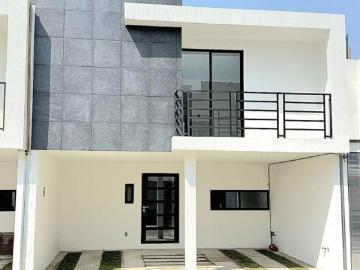 Casa en Venta en Apizaco Centro, Tlaxcala | 3 Recámaras, Jardín y 2 Estacionamientos