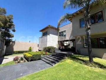 Espectacular CASA EN VENTA EN CUMBRES DE STA. FÉ