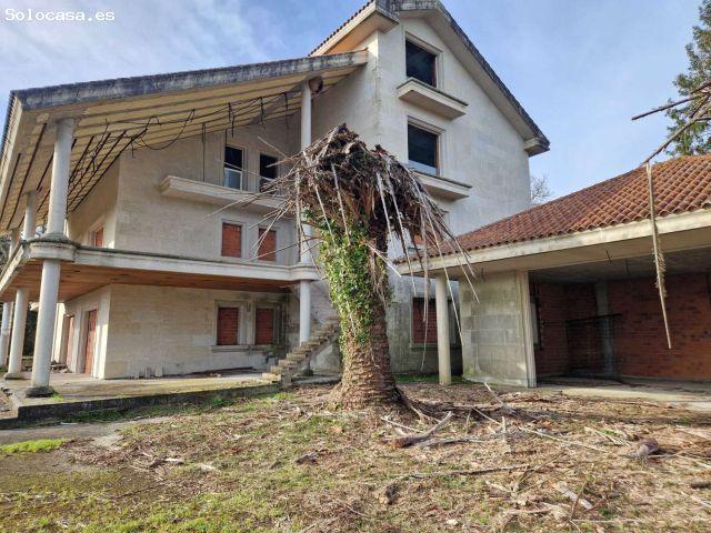 ESPECTACULAR CASA EN ZONA DE CACHEIRAS, TEO