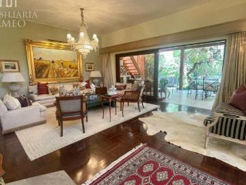 Espectacular Casa en Desniveles en Venta con Piscina y Jardn