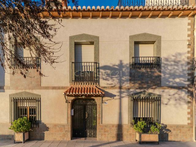 Espectacular casa en el centro de Guadix con patio y tres terrazas