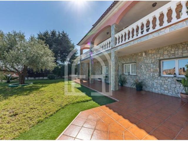 Espectacular Casa en Mas Ram, Badalona: Lujo y Tranquilidad con Vistas al Mediterráneo