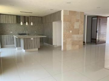 Espectacular casa en renta en Lomas de Angelópolis 5 recámaras