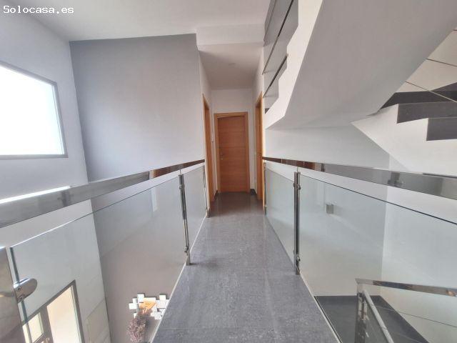 Espectacular casa esquinera con luz natural en Alginet – 245 m2, amplias terrazas y múltiples estanc