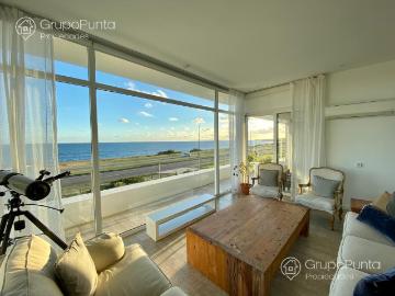 Espectacular Casa frente al mar en venta y alquiler anual Playa Mansa Punta del Este