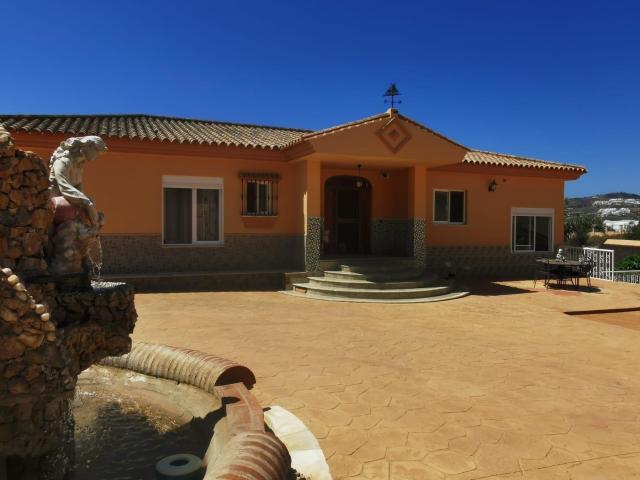 ESPECTACULAR CASA INDEPENDIENTE EN LA CALA DE MIJAS
