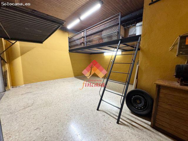 ESPECTACULAR CASA JUNTO AL CENTRO CON AMPLIA COCHERA CERRADA Y BODEGA