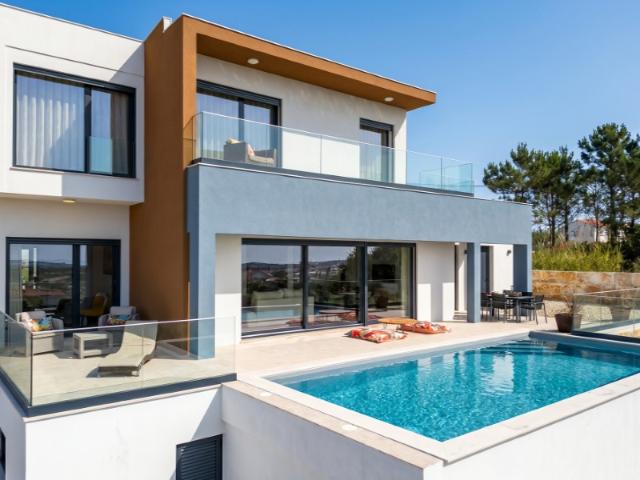 Espectacular casa na costa com vistas panorâmicas sobre o mar em Atouguia da Baleia