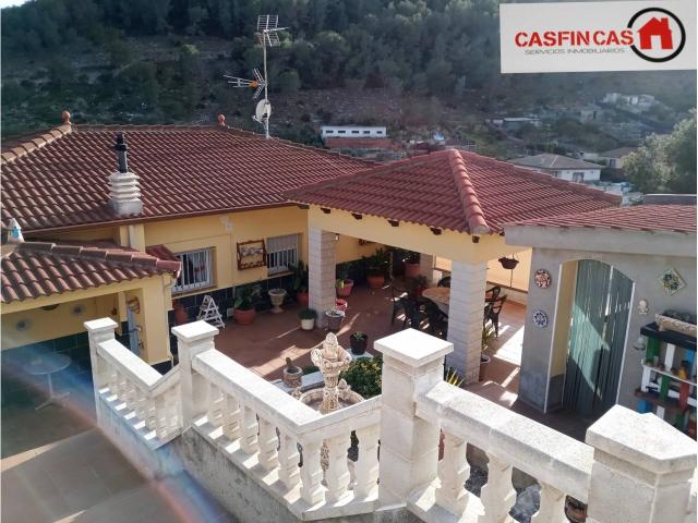 ¡ESPECTACULAR! CHALET ADAPTADO COMO 2 VIVIENDAS INDEPENDIENTES VISTAS PANORÁMICAS AL MAR LOS ROSALES CUNIT