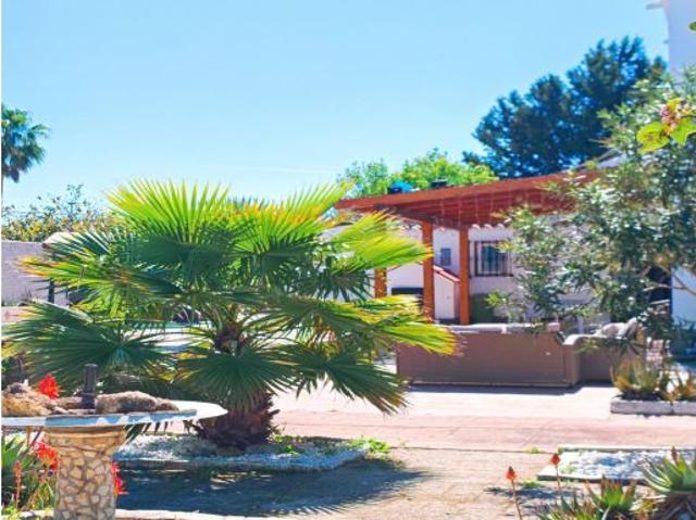Espectacular chalet con gran parcela, piscina y apartamento independiente