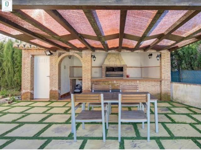 ESPECTACULAR CHALET CON PISCINA EN OTURA