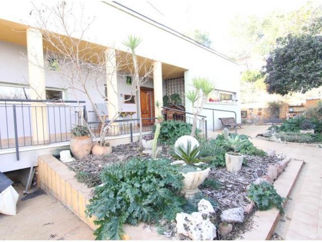 Espectacular chalet con piscina, jardín y zona de barbacoa en Collbató