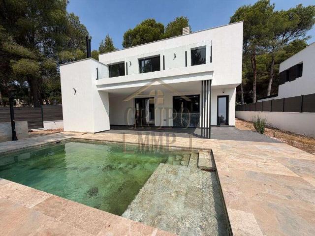 Espectacular Chalet de Diseño Moderno con Piscina en Pi Gros, Benicàssim – ¡Lujo, Sostenibilidad y Confort!