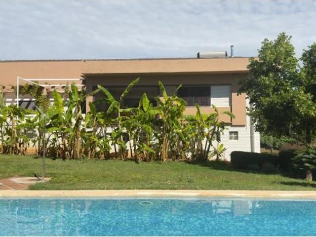 Espectacular Chalet de Lujo en Torrent con Piscina y Amplios Espacios