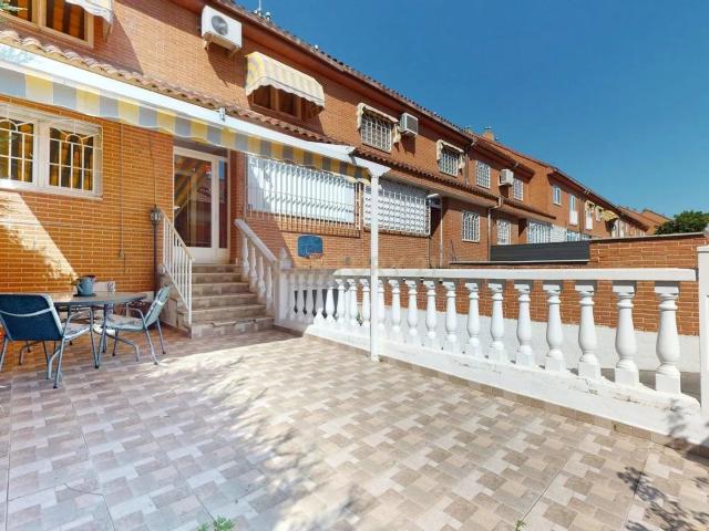 Espectacular chalet de 303 m² con gran sótano 3 coches, 5 hab. y buhardilla en zona BRIPAC, Alcalá de Henares
