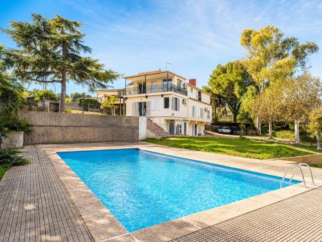 Espectacular chalet de 9 habitaciones en El Vedat con jardín y garaje