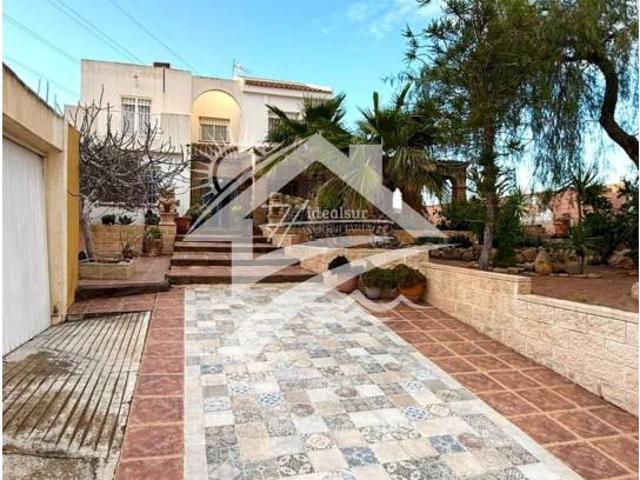 ESPECTACULAR CHALET EN ALMERIA