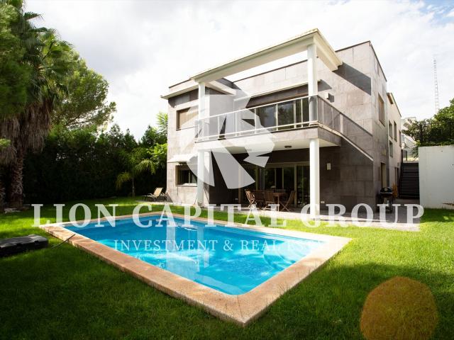 Espectacular Chalet en El Bosque