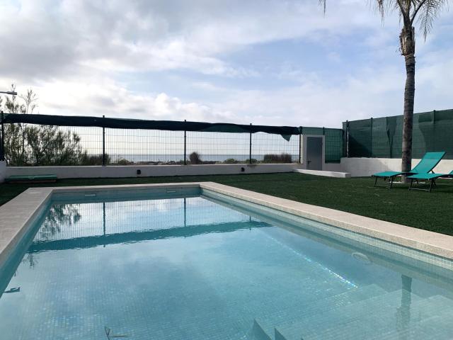 ESPECTACULAR CHALET EN PRIMERA LINEA DE PLAYA DE BURRIANA