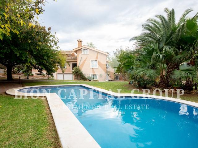 Espectacular Chalet en Urb. Tancat l'Alter
