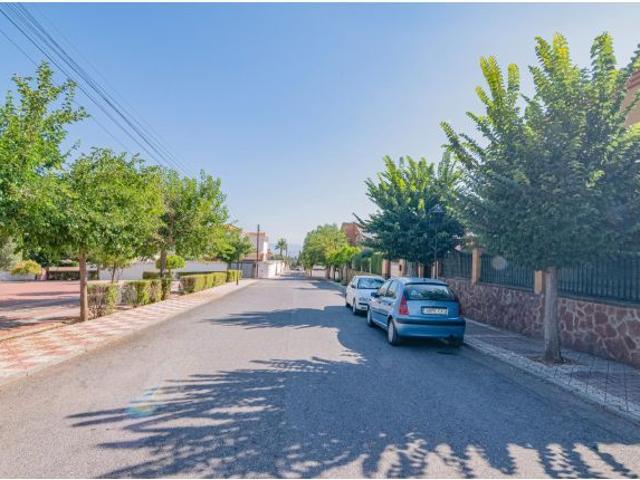 ESPECTACULAR CHALET EN URB. LOS CORTIJILLOS CARRETERA OTURA DILAR, SEMINUEVO, PARCELA 520 M, VIVIEND