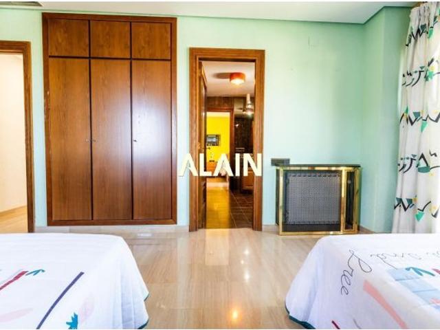 ESPECTACULAR CHALET EN URBANIZACION OLIMAR CHIVA VALENCIA
