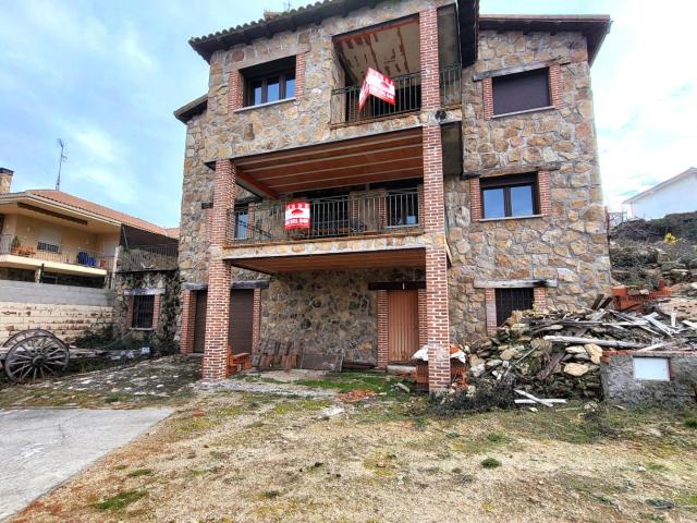 ESPECTACULAR CHALET EN VILLANUEVA DE ÁVILA 05114