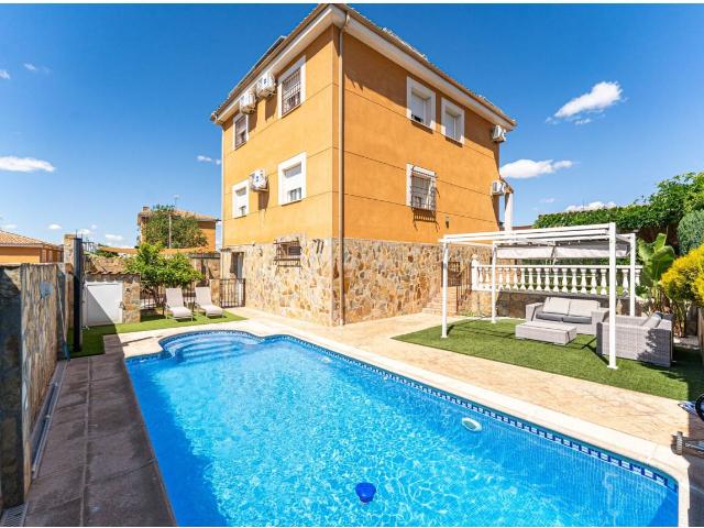 ESPECTACULAR CHALET INDEPENDIETE EN SERRANILLOS