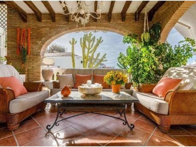 Espectacular Chalet Independiente con Apartamento de Invitados y Vistas al Mar – Benajarafe