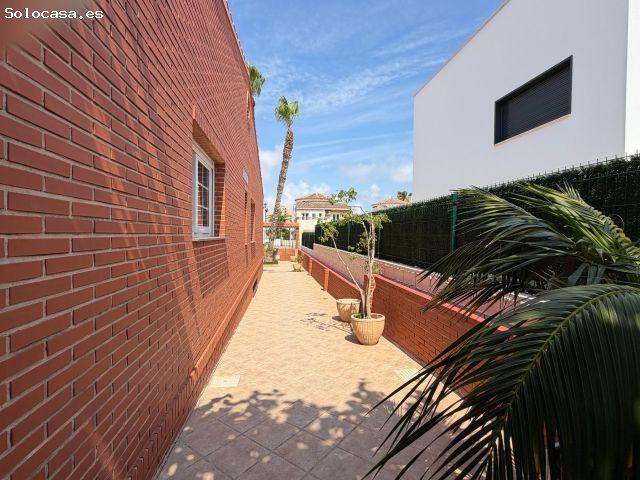 Espectacular Chalet Independiente con Grandes Exteriores, Piscina y Barbacoa en Playa Honda