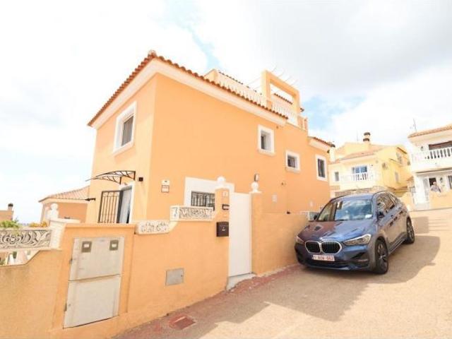 ESPECTACULAR CHALET INDEPENDIENTE CON PISCINA PRIVADA, APARTAMENTO INDEPENDIENTE Y SOLÁRIUM EN VILLA