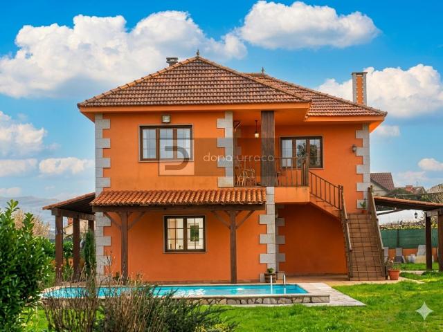 ESPECTACULAR CHALET INDEPENDIENTE CON PISCINA Y 1.300 M² DE PARCELA EN BARRANTES TOMIÑO