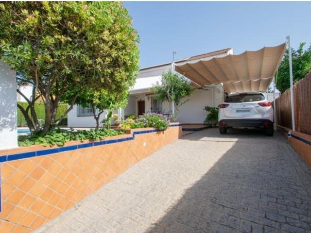 Espectacular chalet independiente en Gines!